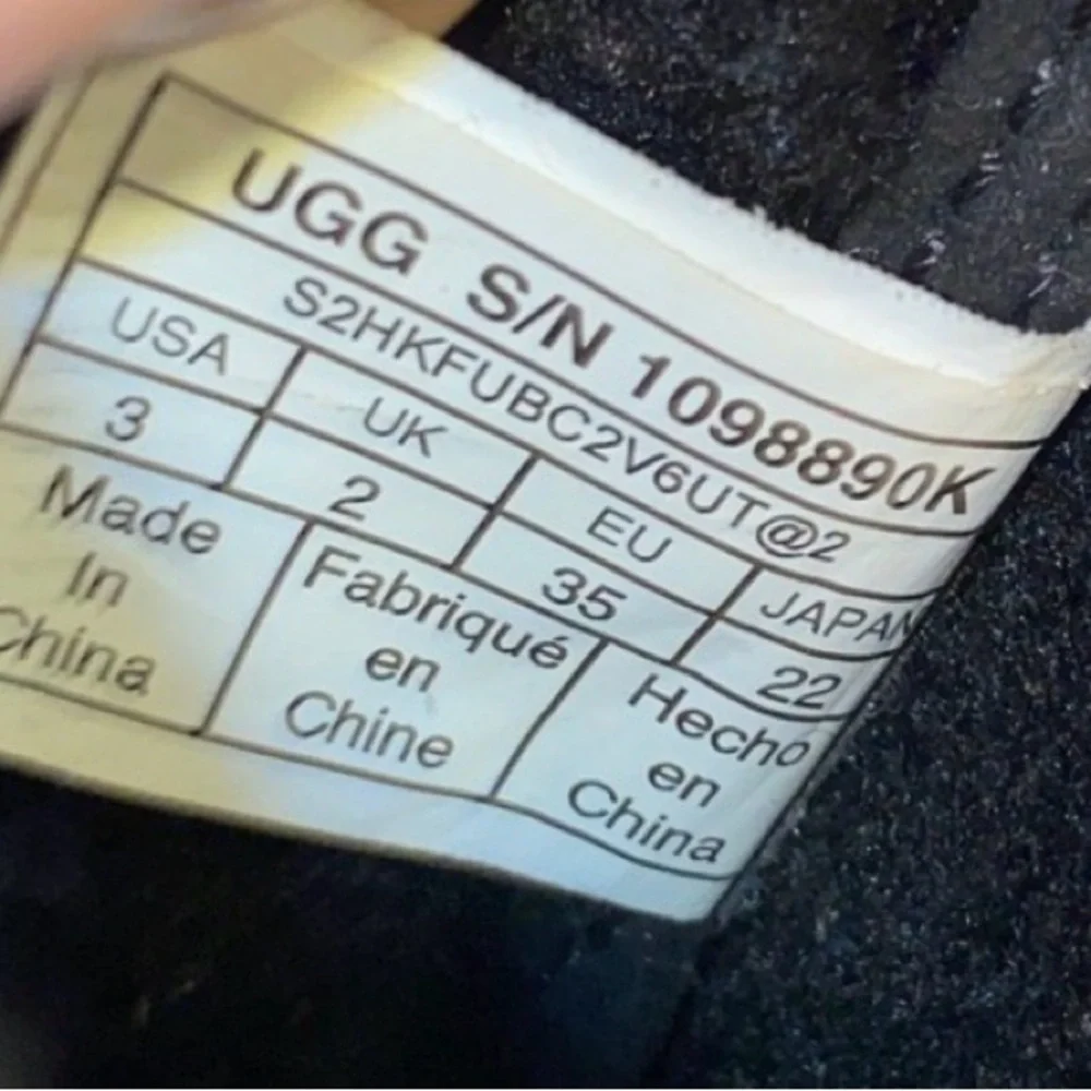 UGG title kids